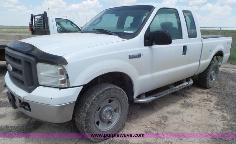 image for item CC9864 2005 Ford F250 Super Duty SuperCab pickup truck