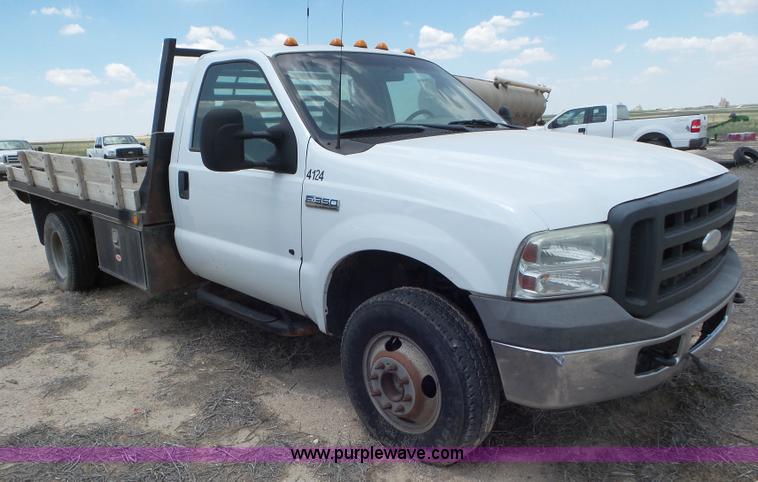 image for item CC9865 2005 Ford F350 flatbed pickup truck