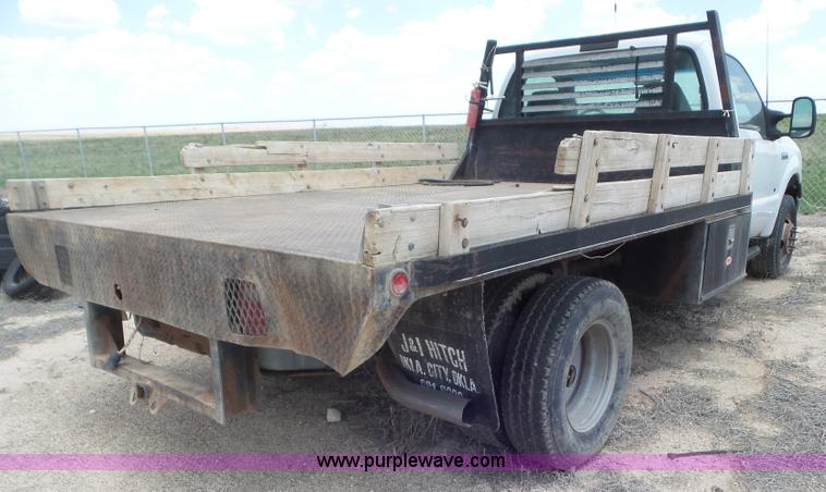 image for item CC9865 2005 Ford F350 flatbed pickup truck
