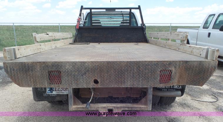 image for item CC9865 2005 Ford F350 flatbed pickup truck