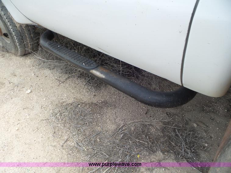 image for item CC9865 2005 Ford F350 flatbed pickup truck