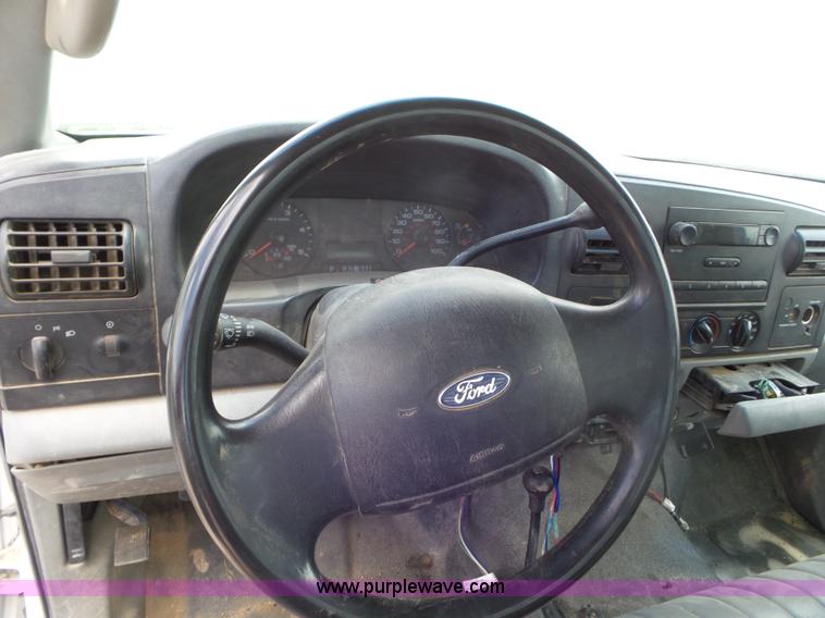 image for item CC9865 2005 Ford F350 flatbed pickup truck