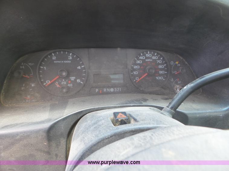 image for item CC9865 2005 Ford F350 flatbed pickup truck