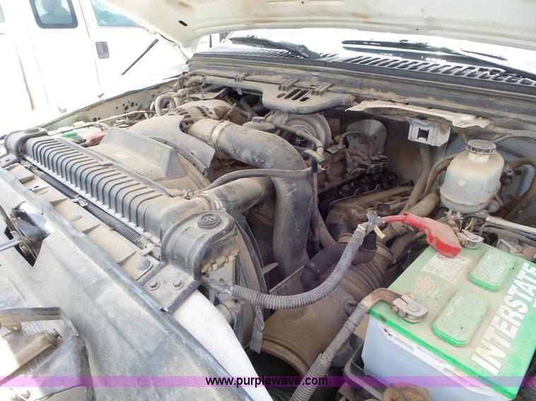 image for item CC9865 2005 Ford F350 flatbed pickup truck