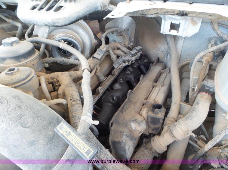 image for item CC9865 2005 Ford F350 flatbed pickup truck