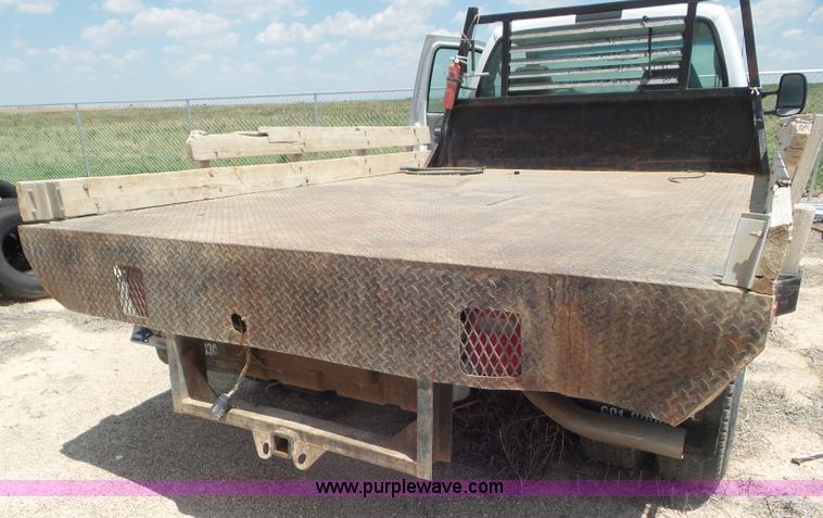 image for item CC9865 2005 Ford F350 flatbed pickup truck