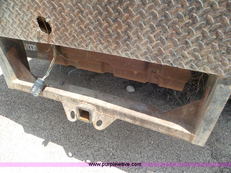 image for item CC9865 2005 Ford F350 flatbed pickup truck