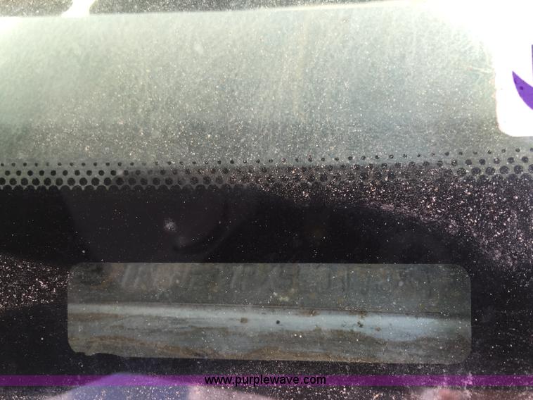 image for item CC9865 2005 Ford F350 flatbed pickup truck