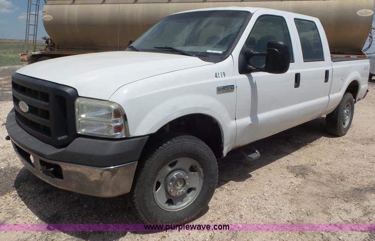 image for item CC9867 2005 Ford F250 Super Duty Crew Cab pickup truck
