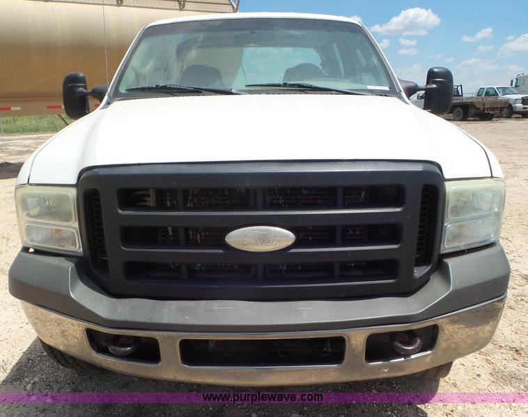 image for item CC9867 2005 Ford F250 Super Duty Crew Cab pickup truck