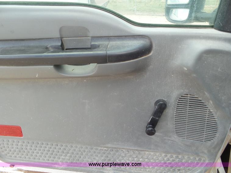 image for item CC9867 2005 Ford F250 Super Duty Crew Cab pickup truck