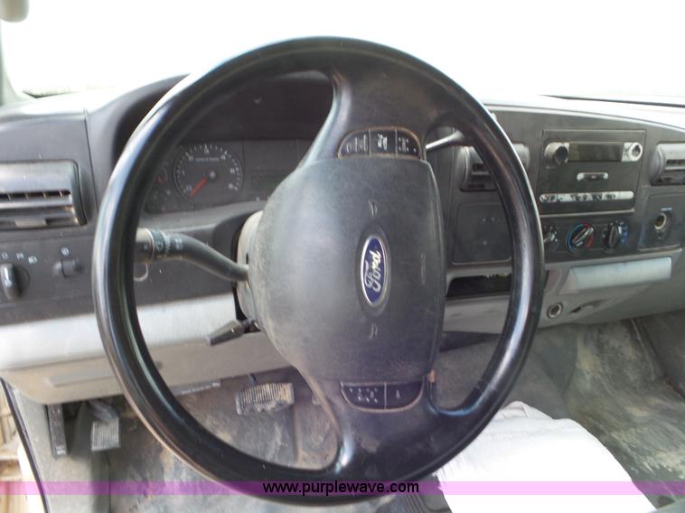 image for item CC9867 2005 Ford F250 Super Duty Crew Cab pickup truck