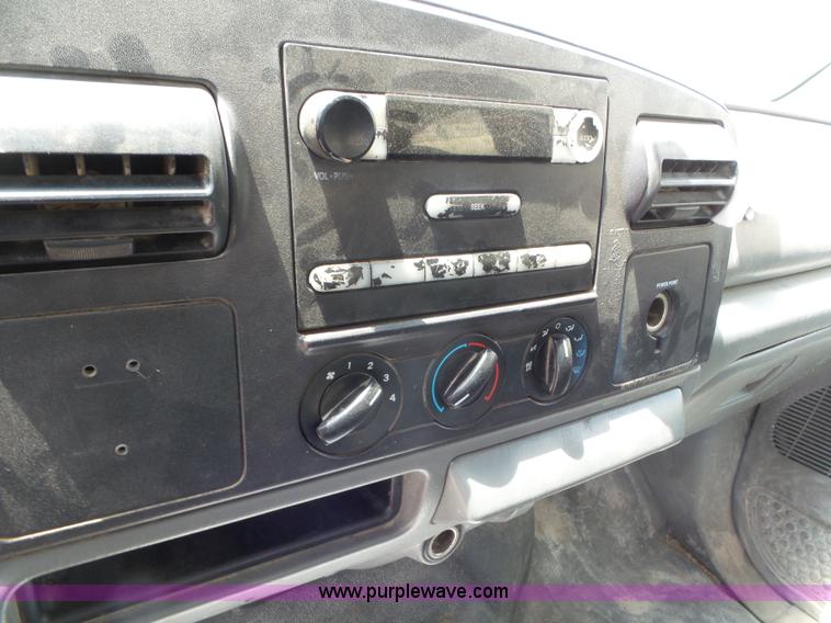 image for item CC9867 2005 Ford F250 Super Duty Crew Cab pickup truck