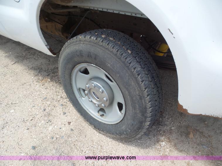 image for item CC9867 2005 Ford F250 Super Duty Crew Cab pickup truck