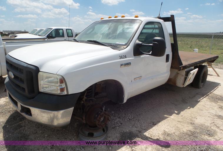 image for item CC9868 2007 Ford F350 Super Duty flatbed pickup truck