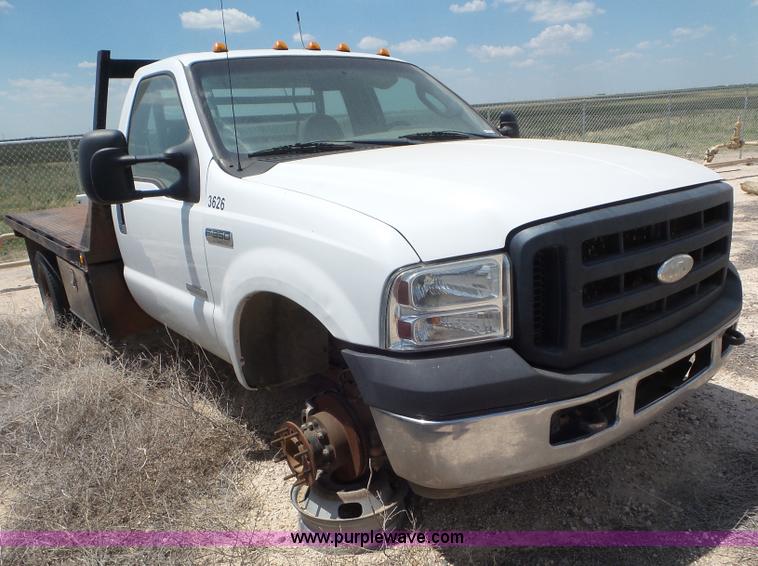 image for item CC9868 2007 Ford F350 Super Duty flatbed pickup truck
