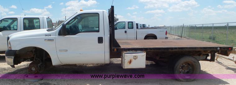 image for item CC9868 2007 Ford F350 Super Duty flatbed pickup truck