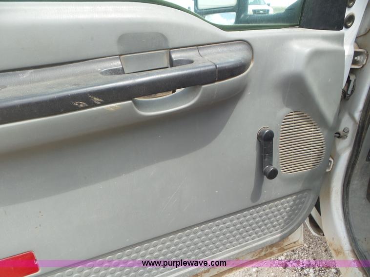 image for item CC9868 2007 Ford F350 Super Duty flatbed pickup truck