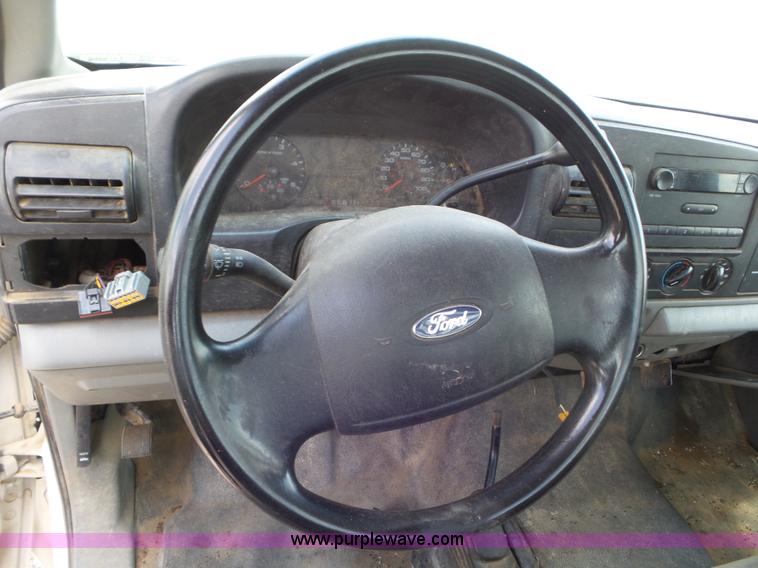 image for item CC9868 2007 Ford F350 Super Duty flatbed pickup truck