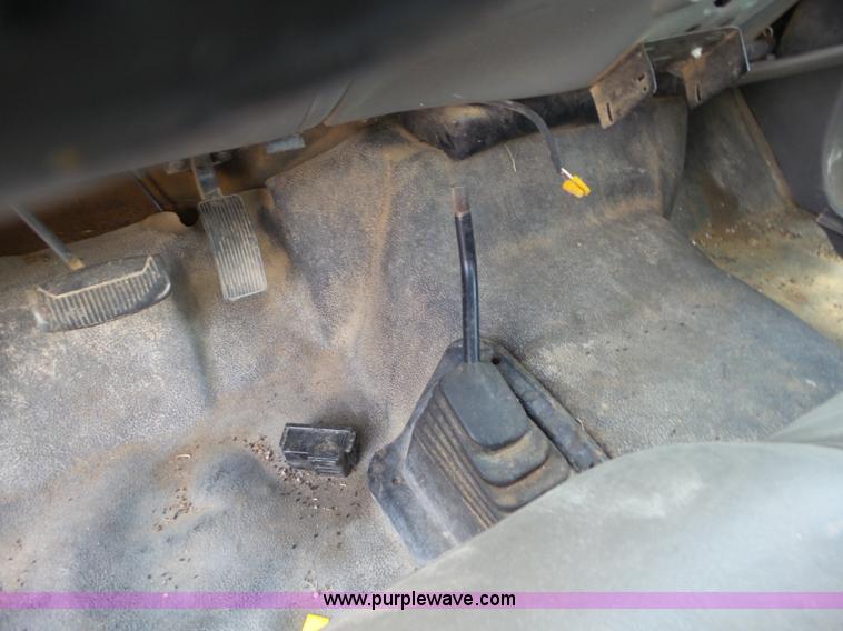 image for item CC9868 2007 Ford F350 Super Duty flatbed pickup truck