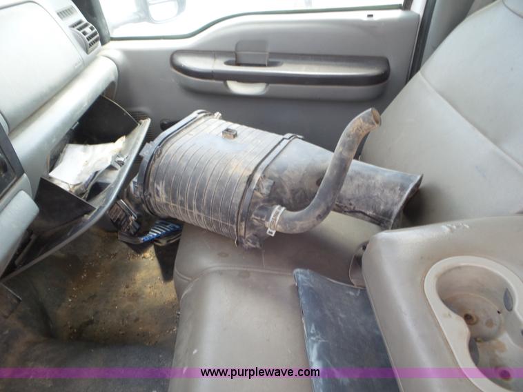 image for item CC9868 2007 Ford F350 Super Duty flatbed pickup truck