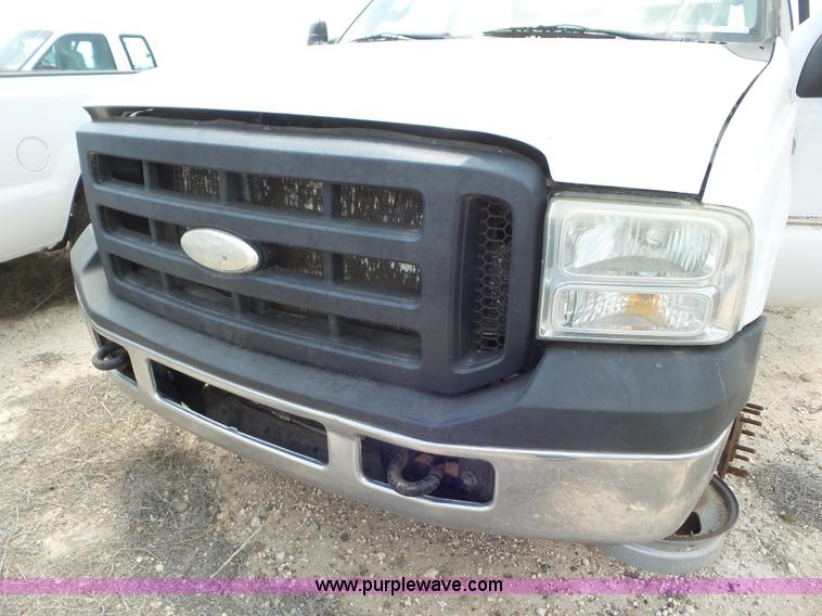 image for item CC9868 2007 Ford F350 Super Duty flatbed pickup truck