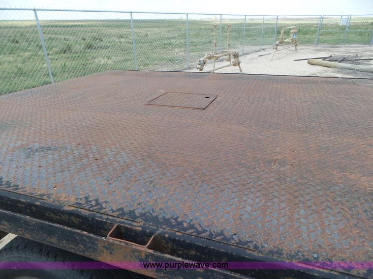 image for item CC9868 2007 Ford F350 Super Duty flatbed pickup truck