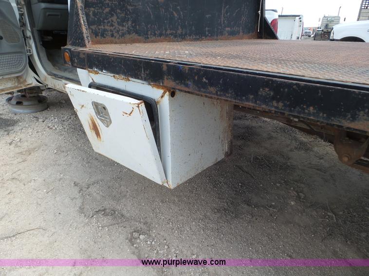 image for item CC9868 2007 Ford F350 Super Duty flatbed pickup truck