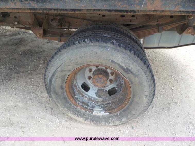 image for item CC9868 2007 Ford F350 Super Duty flatbed pickup truck