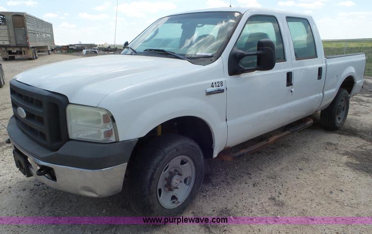 image for item CC9869 2005 Ford F250 Super Duty SuperCrew pickup truck
