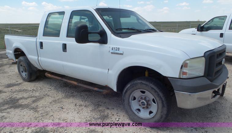 image for item CC9869 2005 Ford F250 Super Duty SuperCrew pickup truck