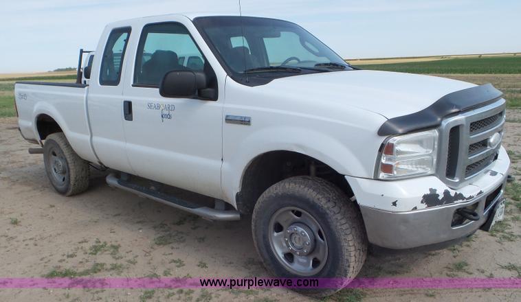 image for item CC9884 2005 Ford F250 Super Duty SuperCab pickup truck