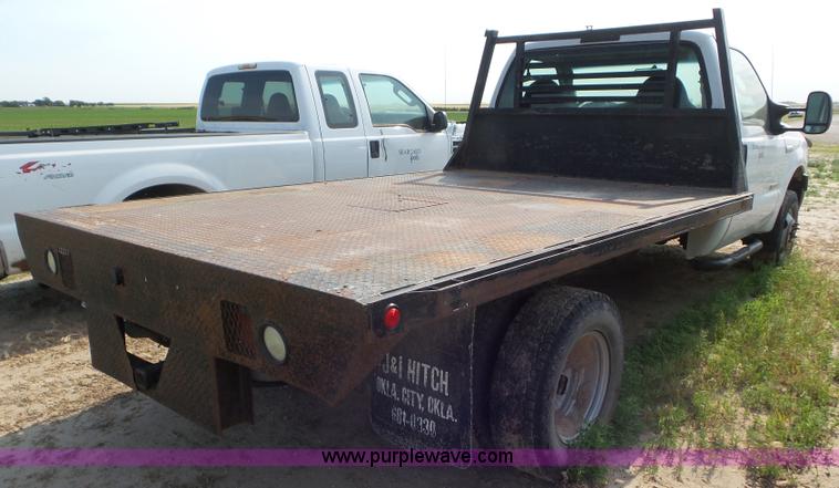 image for item CC9885 2005 Ford F350 flatbed pickup truck