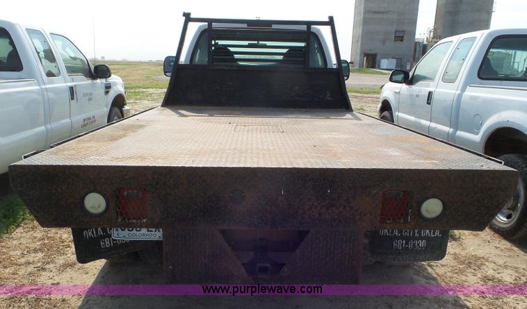 image for item CC9885 2005 Ford F350 flatbed pickup truck