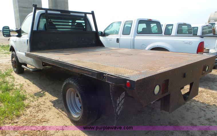 image for item CC9885 2005 Ford F350 flatbed pickup truck