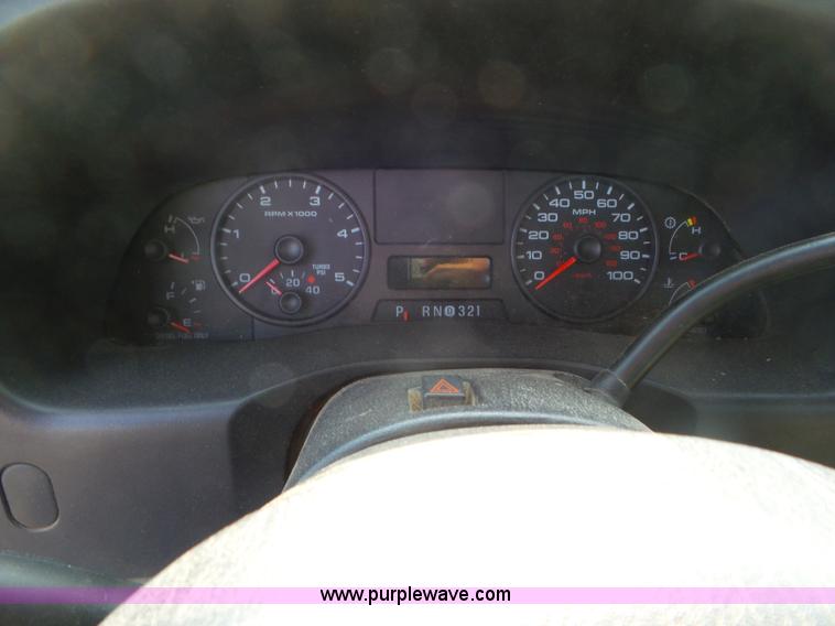 image for item CC9885 2005 Ford F350 flatbed pickup truck