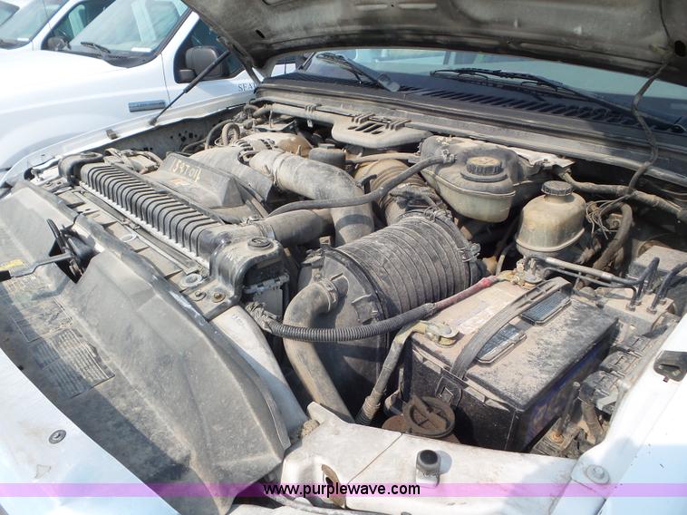 image for item CC9885 2005 Ford F350 flatbed pickup truck