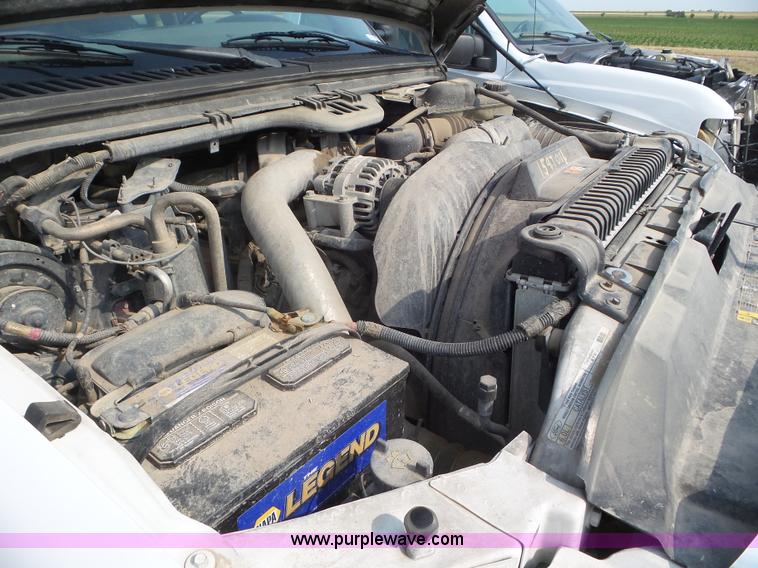 image for item CC9885 2005 Ford F350 flatbed pickup truck