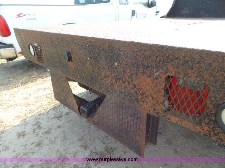 image for item CC9885 2005 Ford F350 flatbed pickup truck