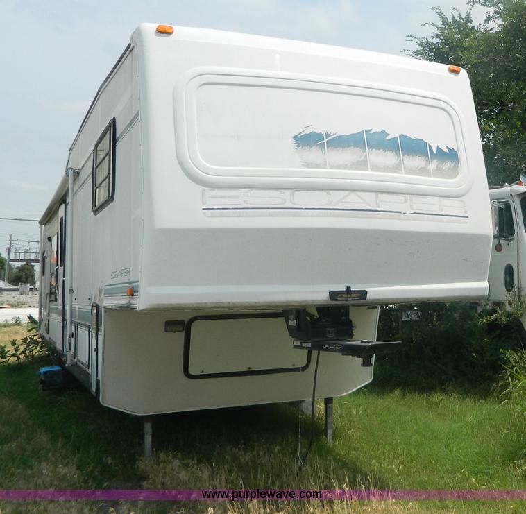 image for item D6172 1996 Damon Escaper camper