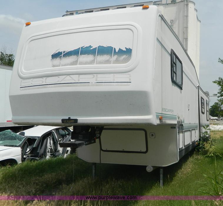 image for item D6172 1996 Damon Escaper camper