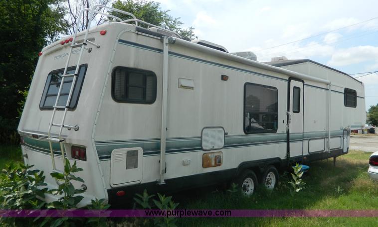 image for item D6172 1996 Damon Escaper camper