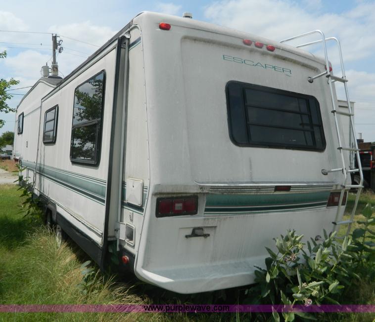 image for item D6172 1996 Damon Escaper camper