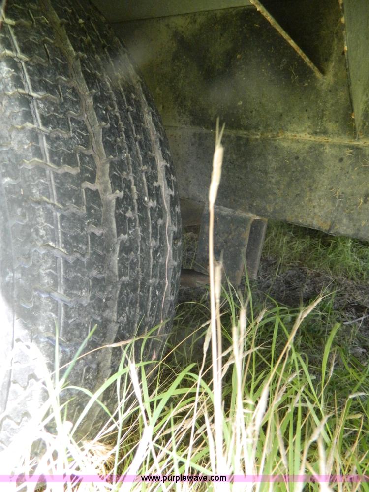 image for item D6172 1996 Damon Escaper camper