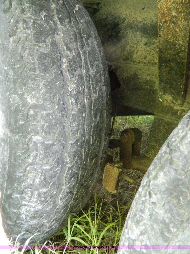 image for item D6172 1996 Damon Escaper camper