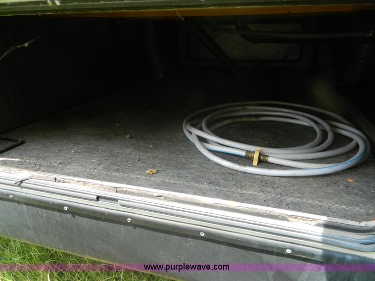 image for item D6172 1996 Damon Escaper camper