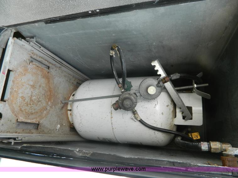 image for item D6172 1996 Damon Escaper camper