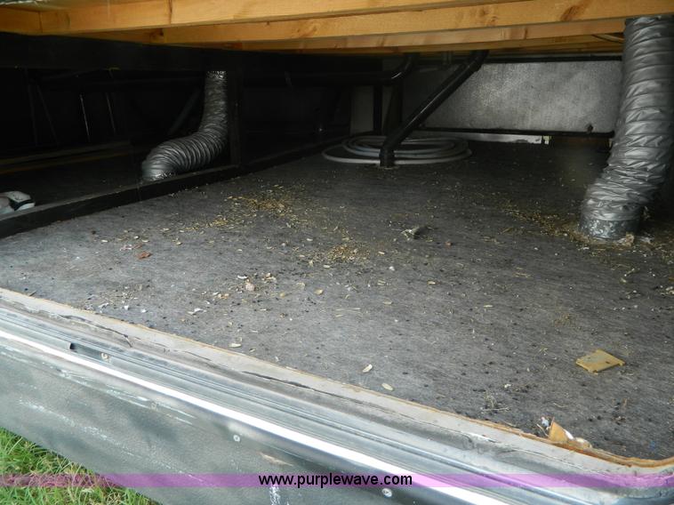 image for item D6172 1996 Damon Escaper camper