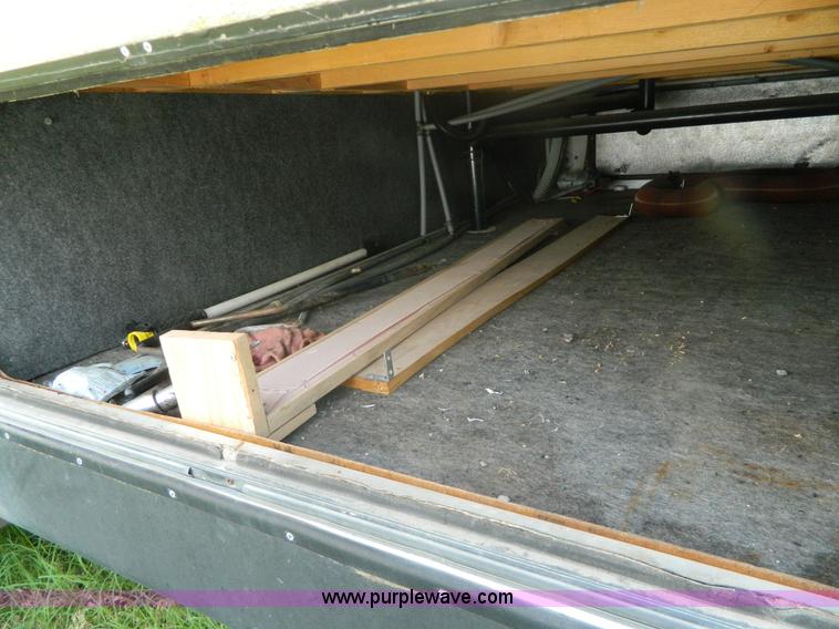 image for item D6172 1996 Damon Escaper camper