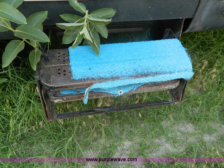 image for item D6172 1996 Damon Escaper camper